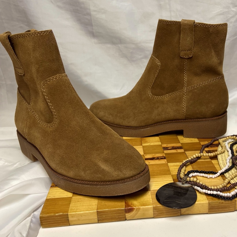 Lucky Brand Rhetty Soft Suede Leather Mid High Carmel Booties - NWOT! Si…